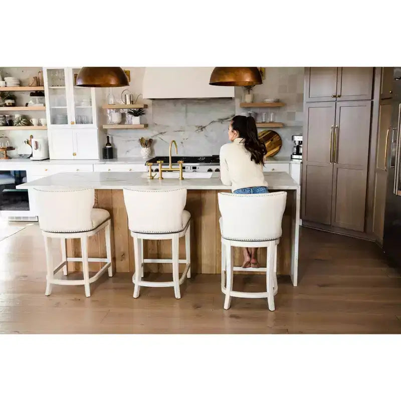 Sgabello da bar alto in tessuto Wingback