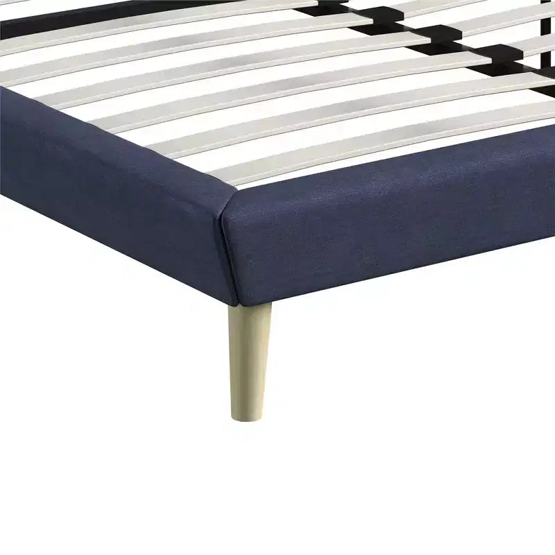 Letto imbottito moderno con testiera trapuntata ad alette