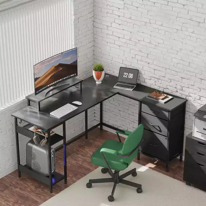 Scrivania da Gaming a L da 55 Pollici con Contenitore, Prese di Corrente e Luci a LED