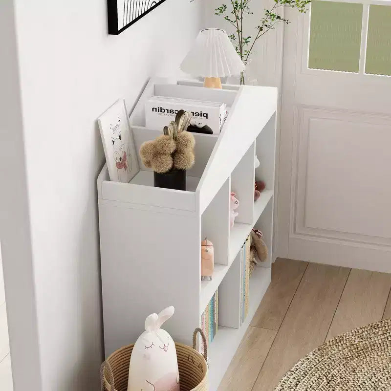 Libreria per bambini a 2 ripiani con organizer giocattoli a 5 scomparti, design a tetto di casetta, bianco