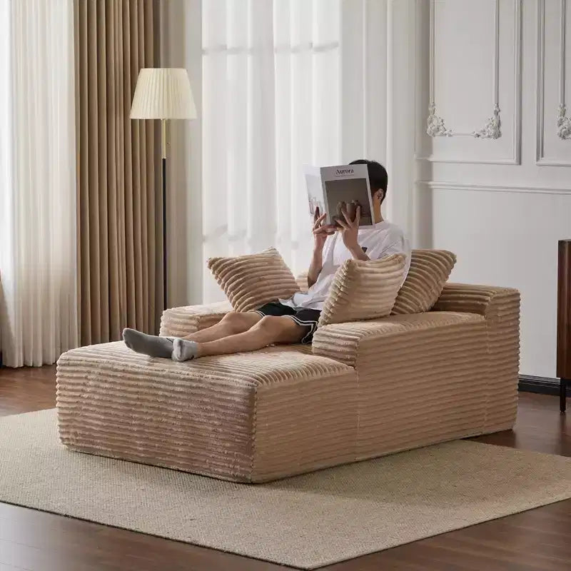 Divano letto futon imbottito con braccioli e cuscini decorativi, stile chaise longue di grandi dimensioni