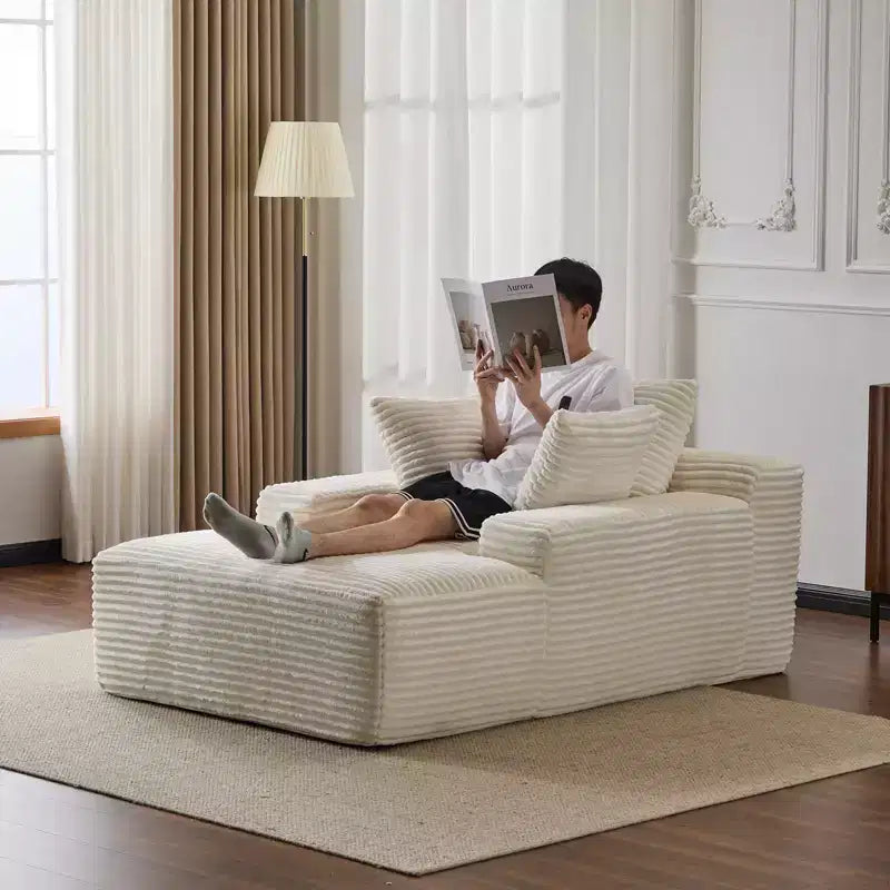 Divano letto futon imbottito con braccioli e cuscini decorativi, stile chaise longue di grandi dimensioni