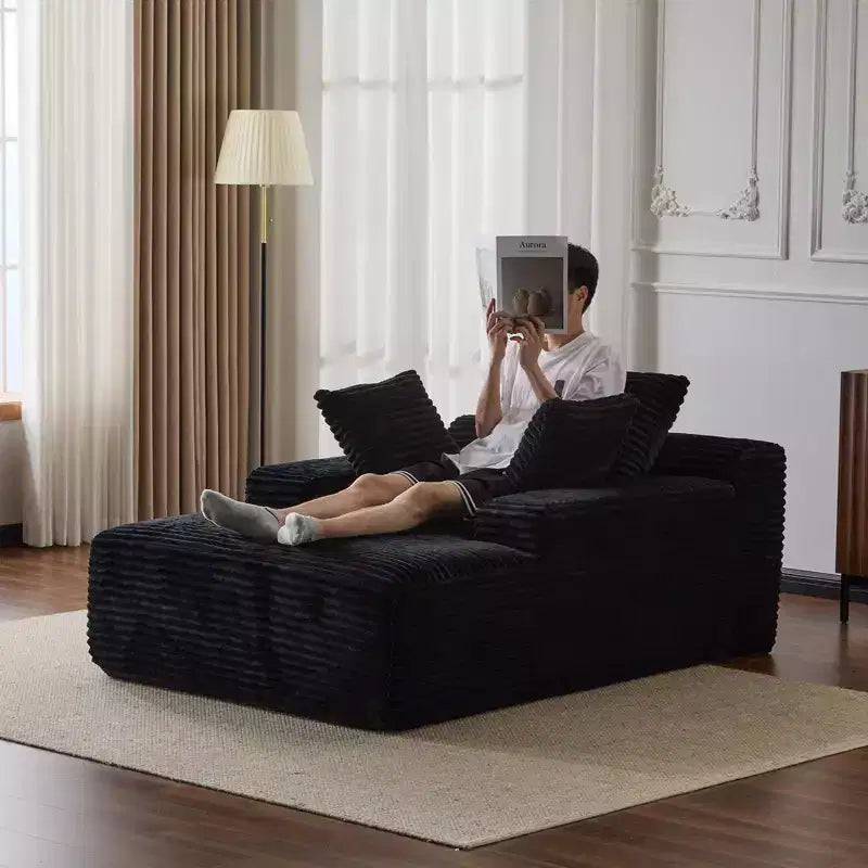 Divano letto futon imbottito con braccioli e cuscini decorativi, stile chaise longue di grandi dimensioni