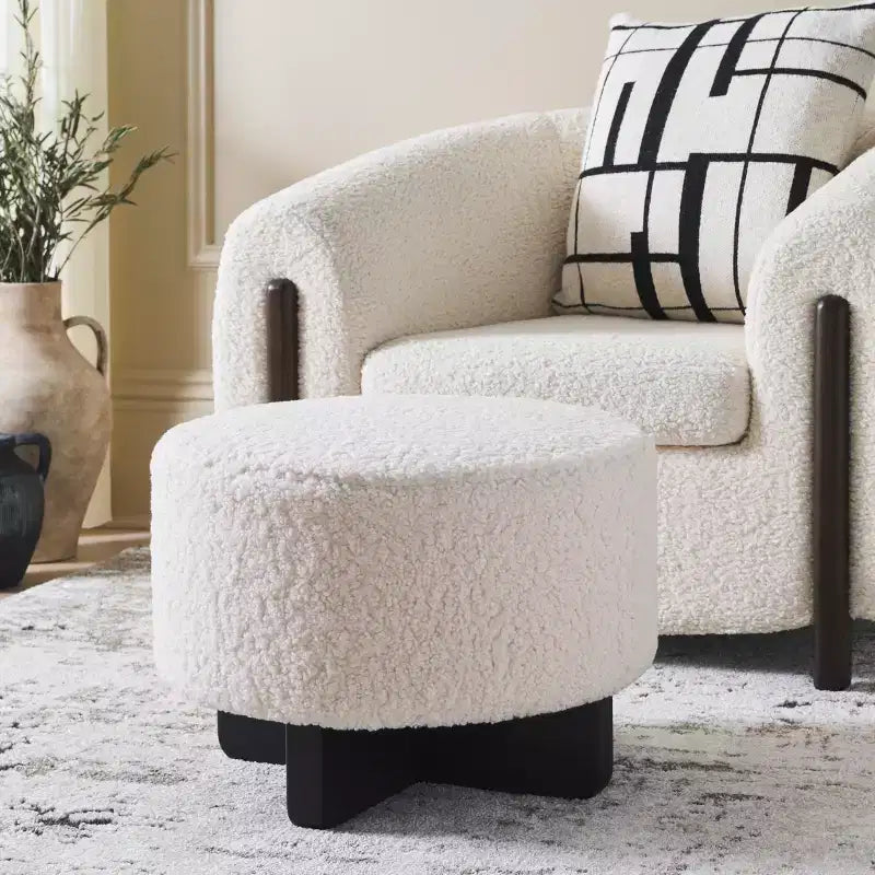 Pouf rotondo in finto montone con base in legno di caucciù
