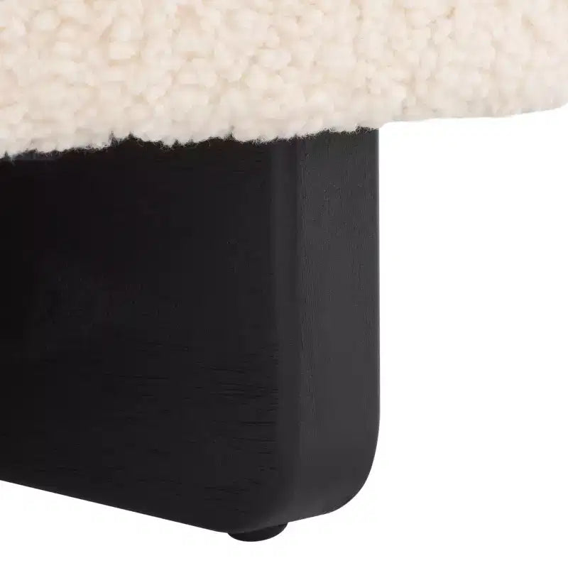 Pouf rotondo in finto montone con base in legno di caucciù