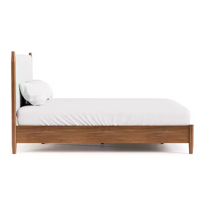 Letto con piattaforma moderno di metà secolo Riverstone con testiera imbottita
