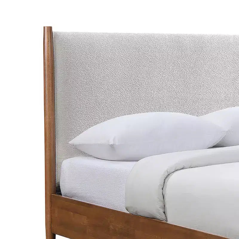 Letto con piattaforma moderno di metà secolo Riverstone con testiera imbottita